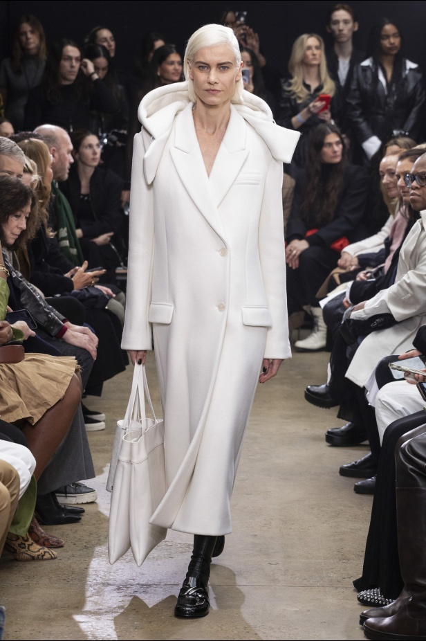 مجموعة Proenza Schouler لخريف وشتاء 2024 في نيويورك