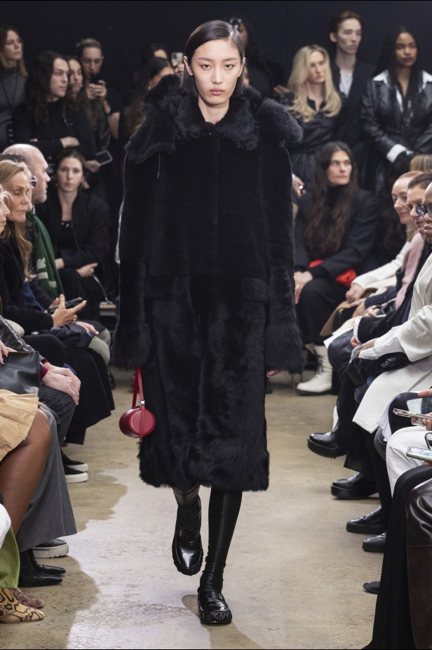 مجموعة Proenza Schouler لخريف وشتاء 2024 في نيويورك