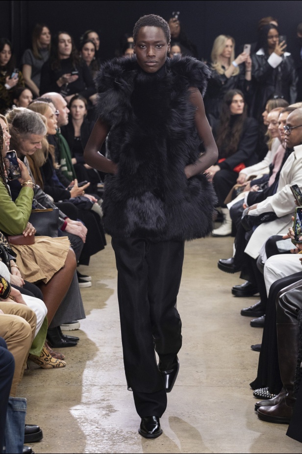 مجموعة Proenza Schouler لخريف وشتاء 2024 في نيويورك