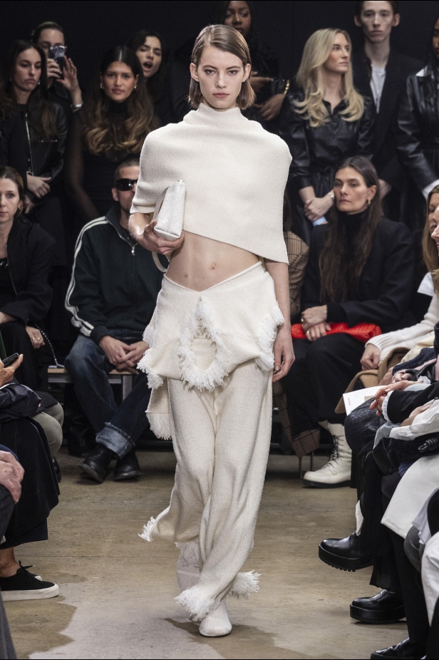 مجموعة Proenza Schouler لخريف وشتاء 2024 في نيويورك