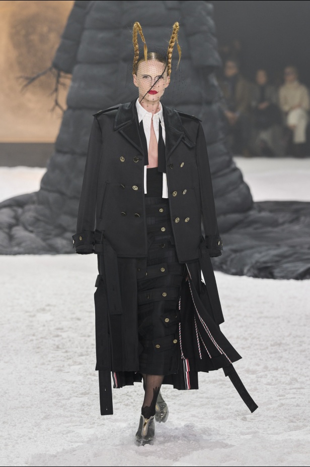 خيال الشعر والحرف اليدوية يختتم أسبوع الموضة النيويوركي مع مجموعة THOM BROWNE