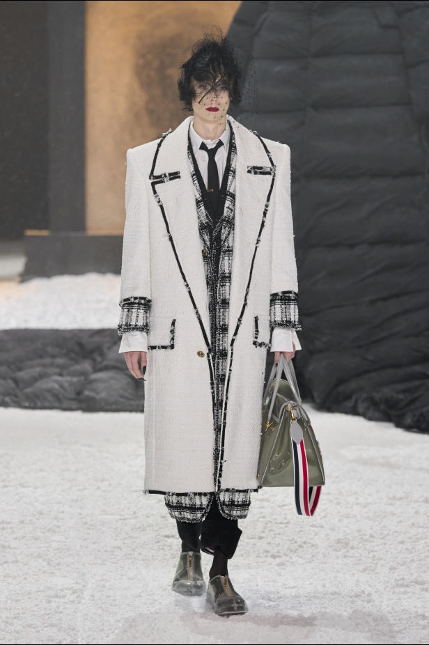 خيال الشعر والحرف اليدوية يختتم أسبوع الموضة النيويوركي مع مجموعة THOM BROWNE