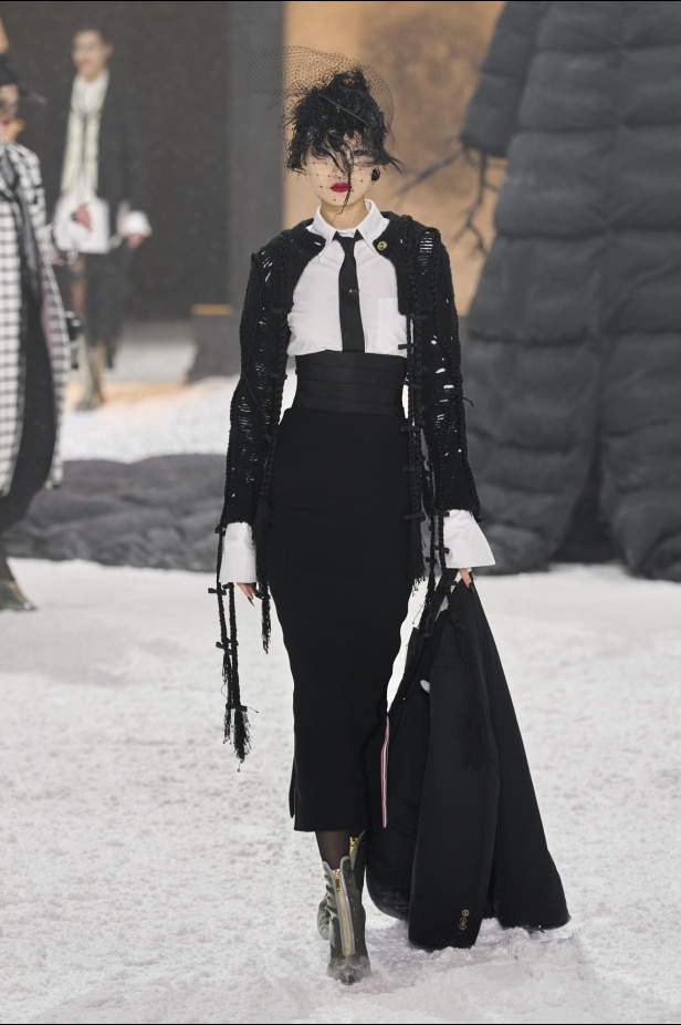 خيال الشعر والحرف اليدوية يختتم أسبوع الموضة النيويوركي مع مجموعة THOM BROWNE