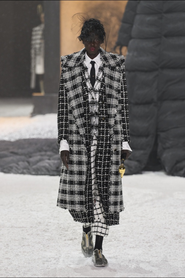 خيال الشعر والحرف اليدوية يختتم أسبوع الموضة النيويوركي مع مجموعة THOM BROWNE