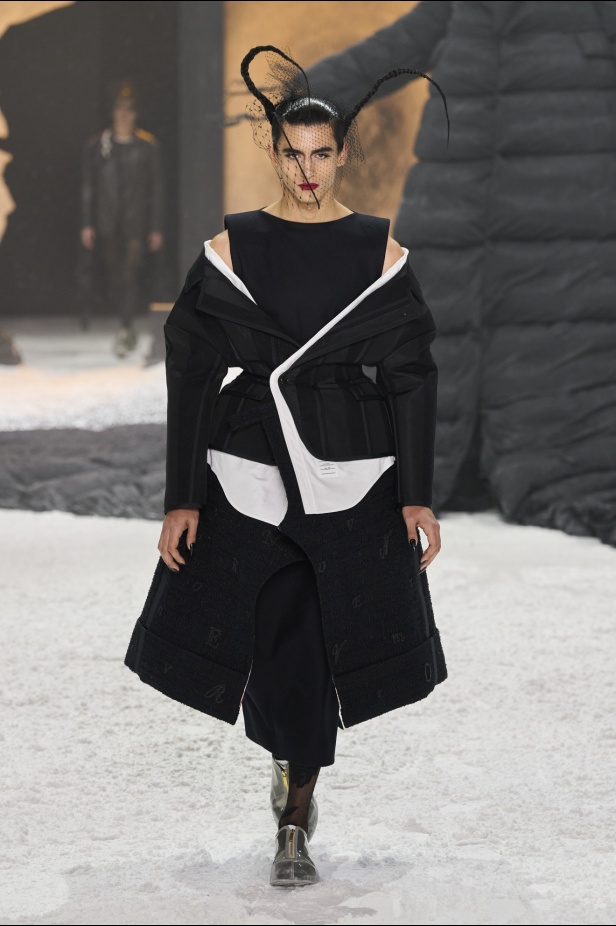 خيال الشعر والحرف اليدوية يختتم أسبوع الموضة النيويوركي مع مجموعة THOM BROWNE