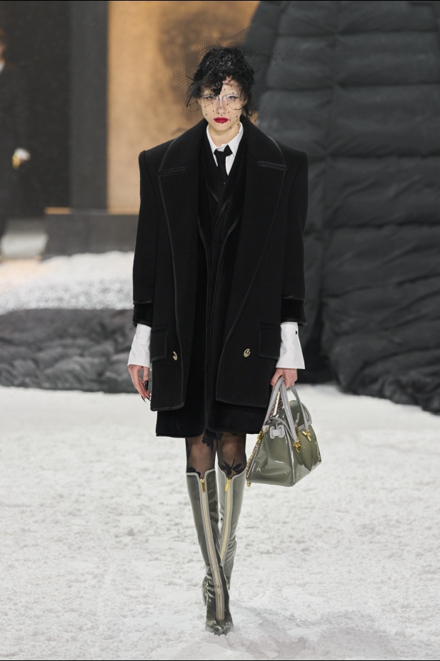 خيال الشعر والحرف اليدوية يختتم أسبوع الموضة النيويوركي مع مجموعة THOM BROWNE