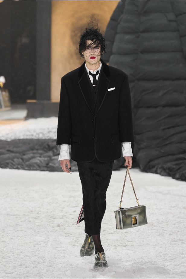 خيال الشعر والحرف اليدوية يختتم أسبوع الموضة النيويوركي مع مجموعة THOM BROWNE