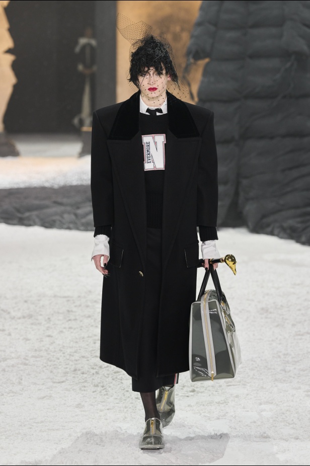 خيال الشعر والحرف اليدوية يختتم أسبوع الموضة النيويوركي مع مجموعة THOM BROWNE