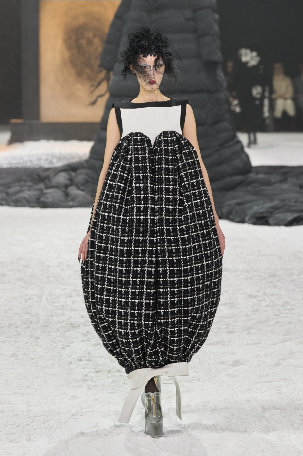 خيال الشعر والحرف اليدوية يختتم أسبوع الموضة النيويوركي مع مجموعة THOM BROWNE