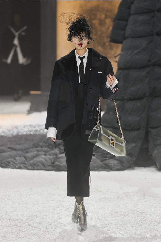 خيال الشعر والحرف اليدوية يختتم أسبوع الموضة النيويوركي مع مجموعة THOM BROWNE