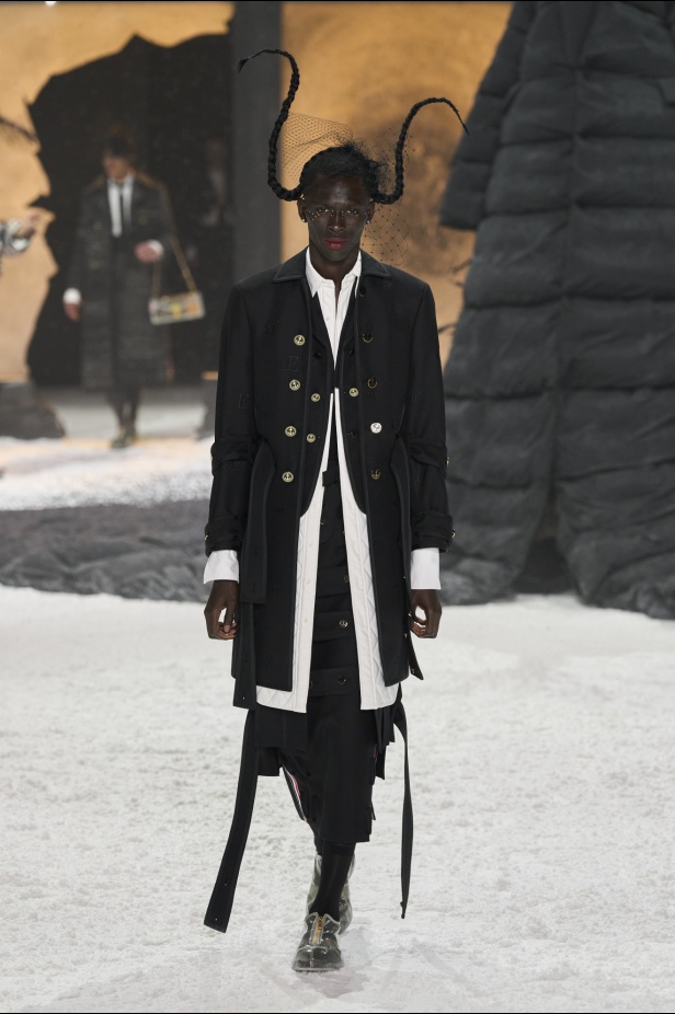 خيال الشعر والحرف اليدوية يختتم أسبوع الموضة النيويوركي مع مجموعة THOM BROWNE