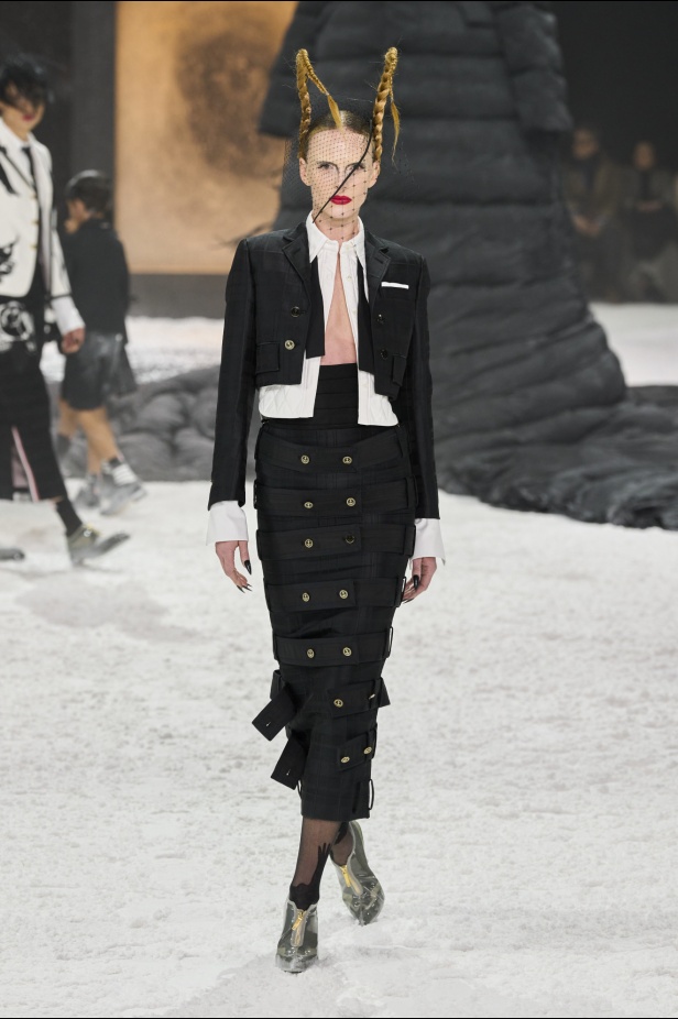 خيال الشعر والحرف اليدوية يختتم أسبوع الموضة النيويوركي مع مجموعة THOM BROWNE