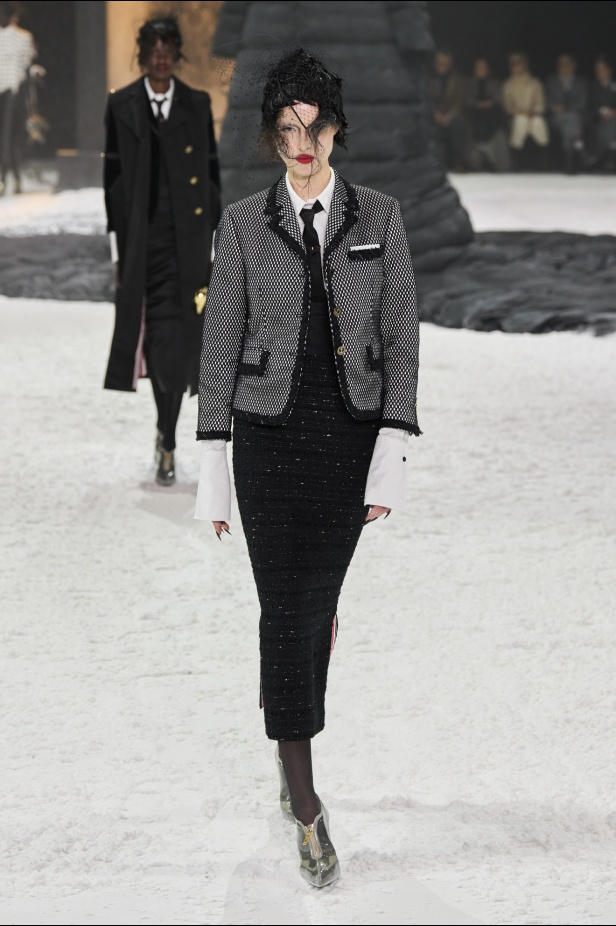 خيال الشعر والحرف اليدوية يختتم أسبوع الموضة النيويوركي مع مجموعة THOM BROWNE