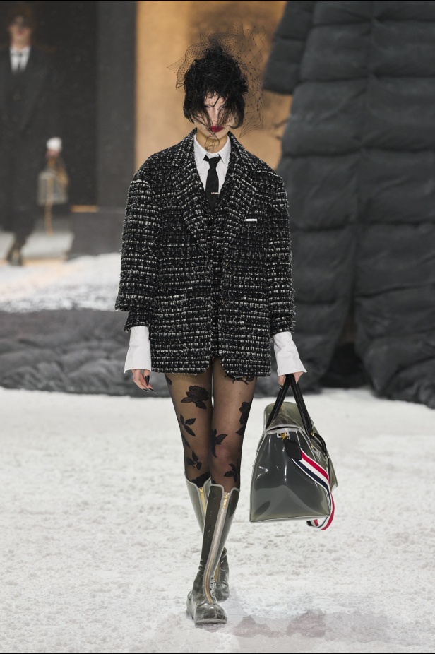 خيال الشعر والحرف اليدوية يختتم أسبوع الموضة النيويوركي مع مجموعة THOM BROWNE