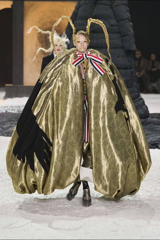 خيال الشعر والحرف اليدوية يختتم أسبوع الموضة النيويوركي مع مجموعة THOM BROWNE