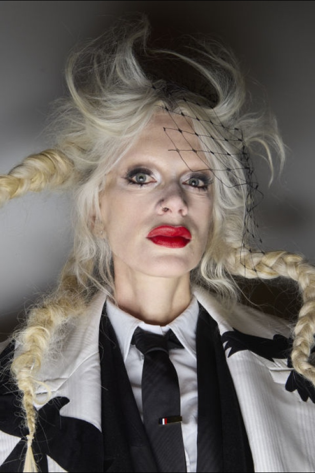  مجموعة THOM BROWNE