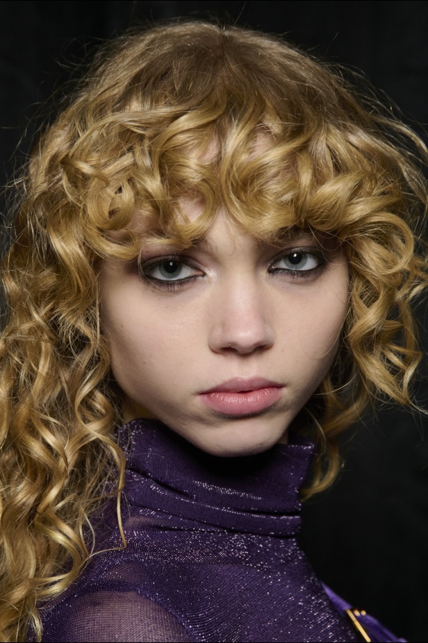 الإطلالات الجمالية لعرض أزياء Tom Ford لخريف وشتاء 2024-2025 في ميلانو