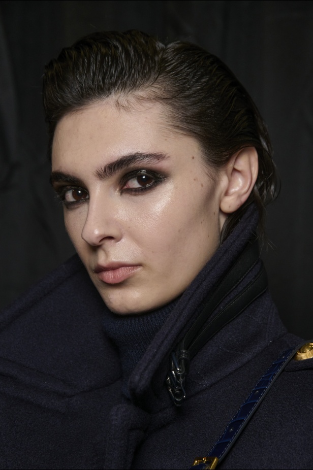 الإطلالات الجمالية لعرض أزياء Tom Ford لخريف وشتاء 2024-2025 في ميلانو