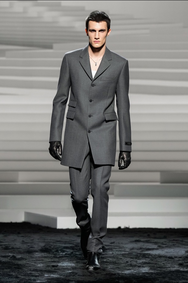 مجموعة Versace لخريف وشتاء 2024- 2025