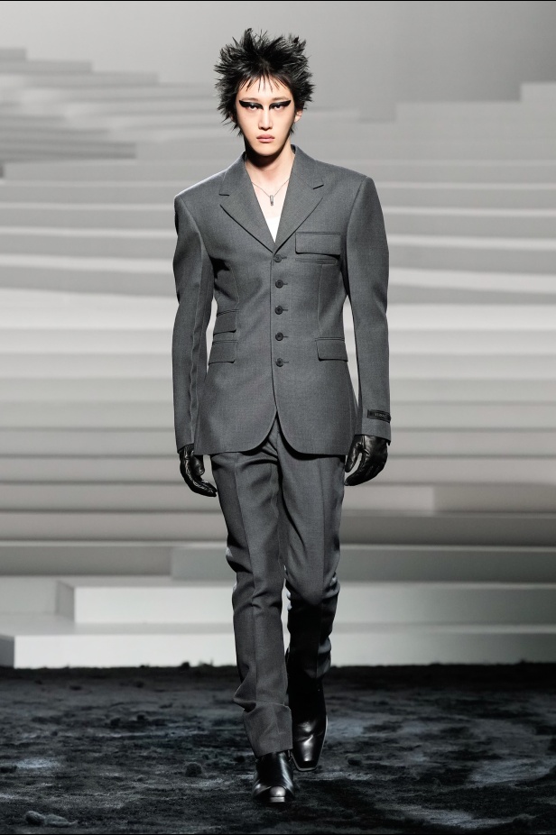 مجموعة Versace لخريف وشتاء 2024- 2025