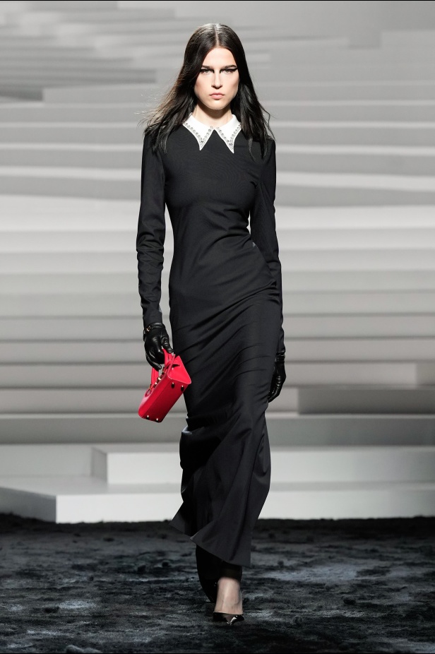 مجموعة Versace لخريف وشتاء 2024- 2025