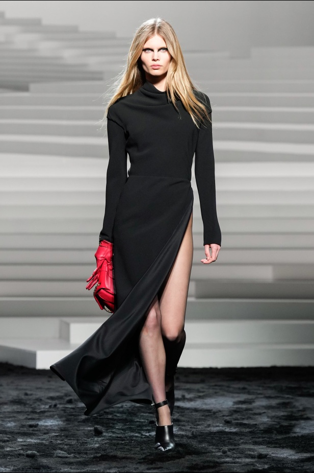 مجموعة Versace لخريف وشتاء 2024- 2025