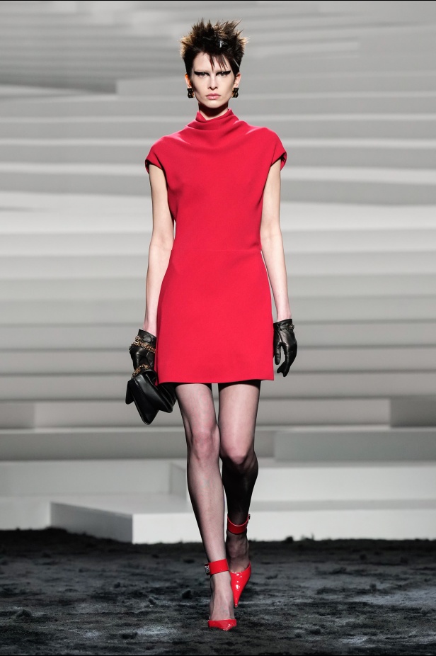 مجموعة Versace لخريف وشتاء 2024- 2025