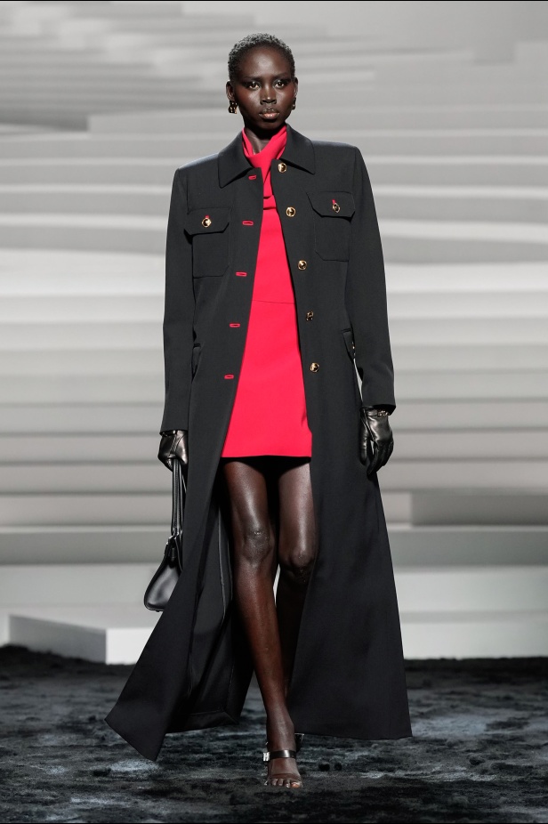 مجموعة Versace لخريف وشتاء 2024- 2025