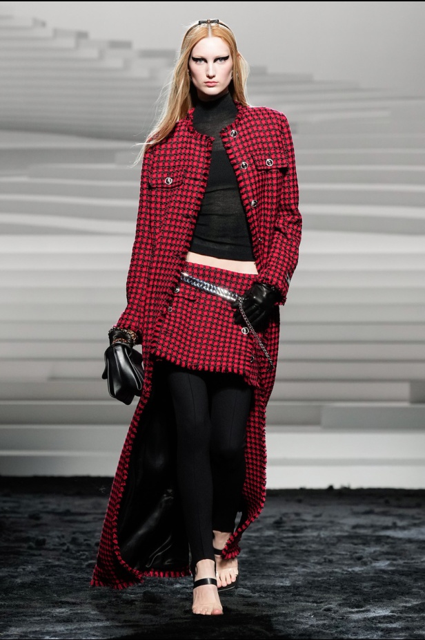 مجموعة Versace لخريف وشتاء 2024- 2025