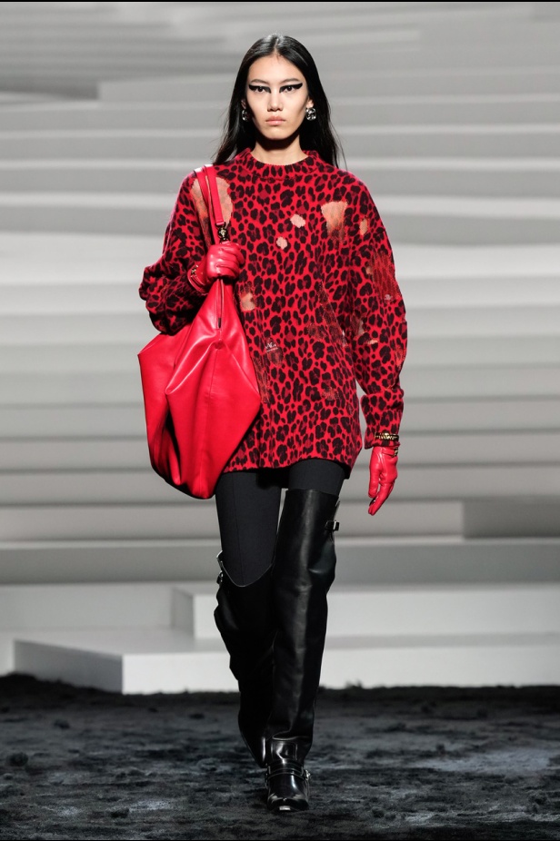 مجموعة Versace لخريف وشتاء 2024- 2025