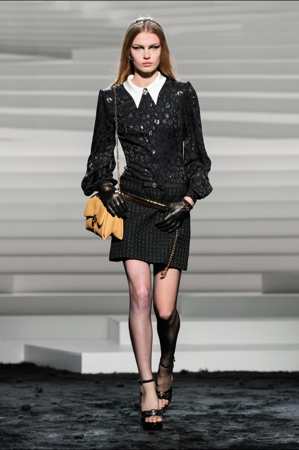 مجموعة Versace لخريف وشتاء 2024- 2025