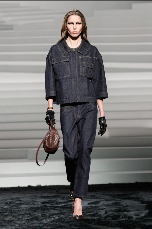 مجموعة Versace لخريف وشتاء 2024- 2025