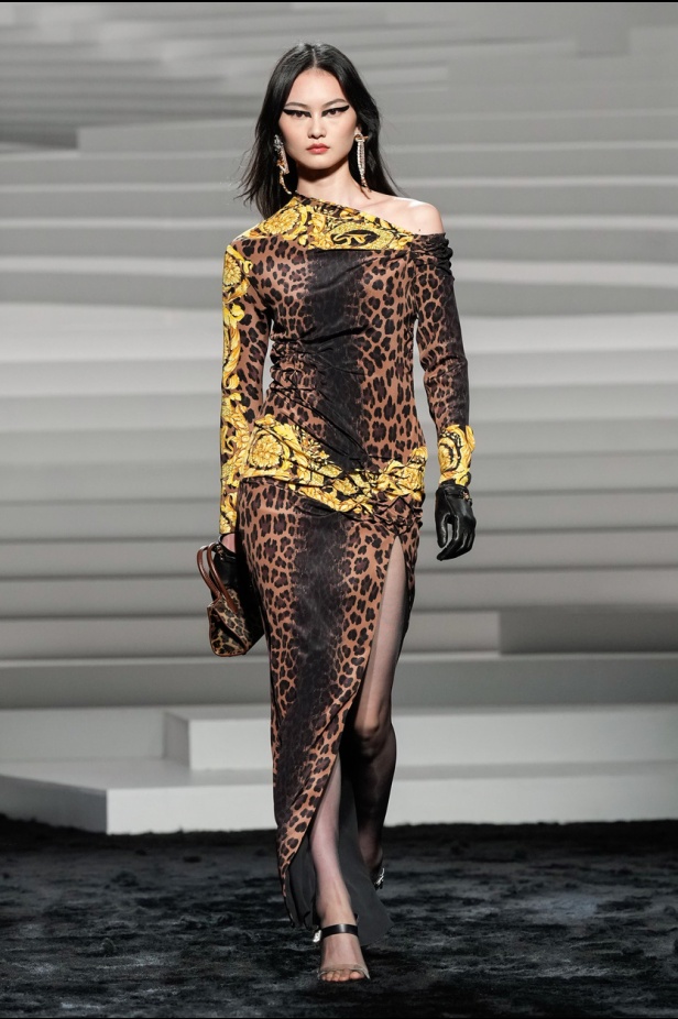مجموعة Versace لخريف وشتاء 2024- 2025