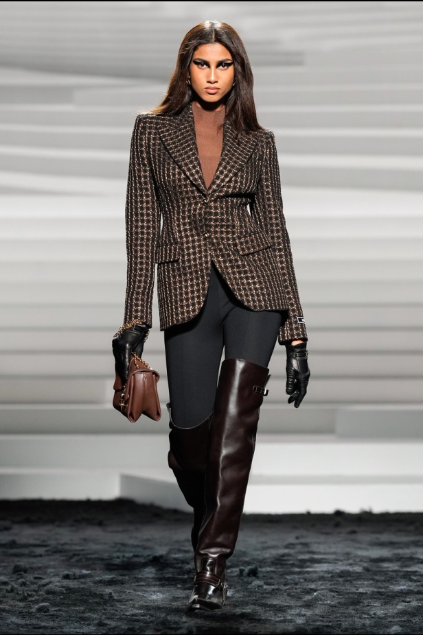 مجموعة Versace لخريف وشتاء 2024- 2025