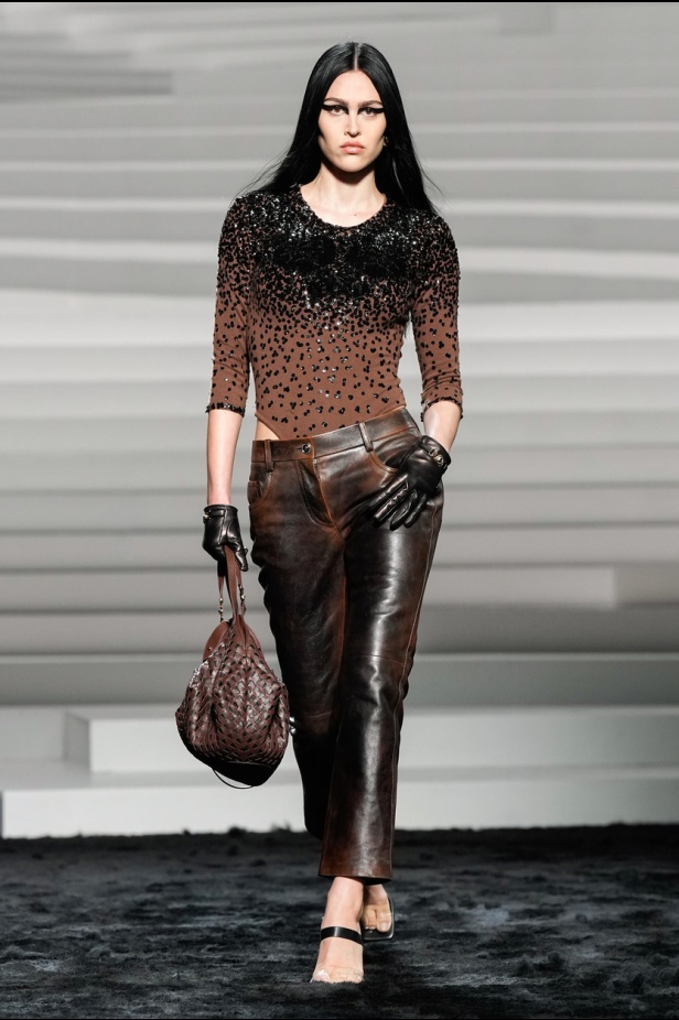 مجموعة Versace لخريف وشتاء 2024- 2025