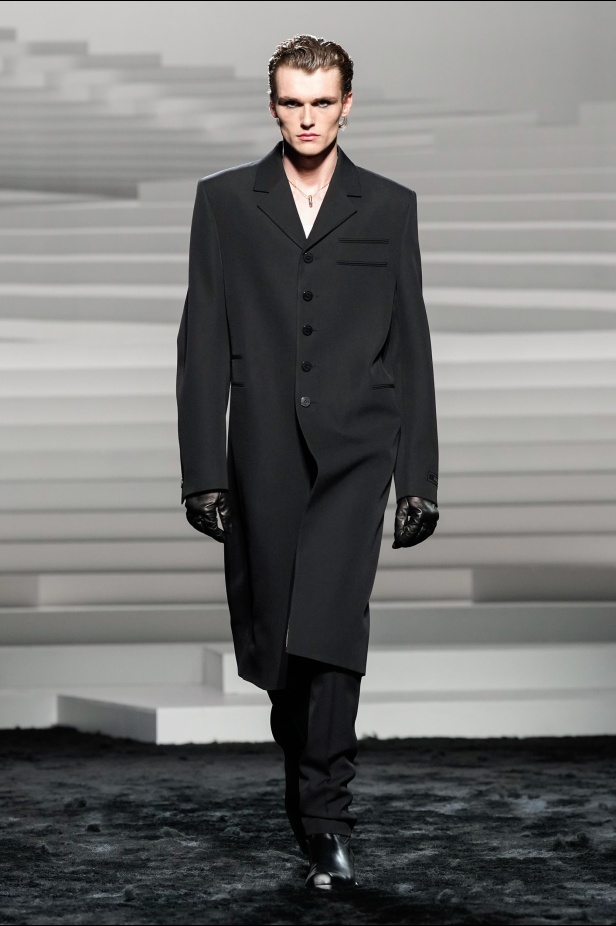 مجموعة Versace لخريف وشتاء 2024- 2025