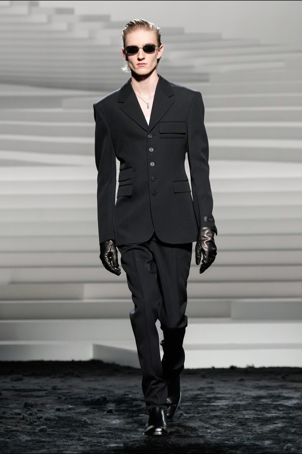 مجموعة Versace لخريف وشتاء 2024- 2025