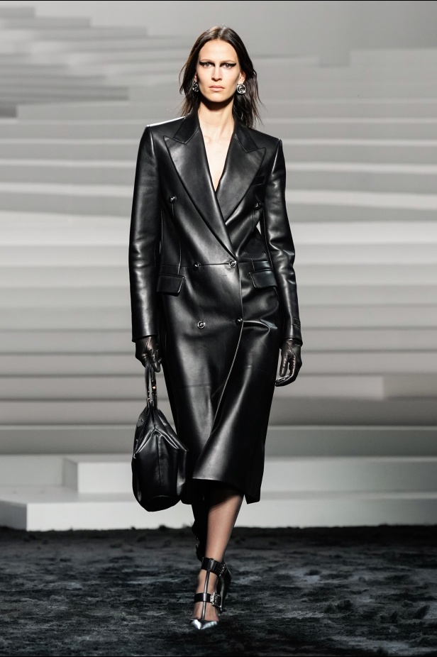 مجموعة Versace لخريف وشتاء 2024- 2025