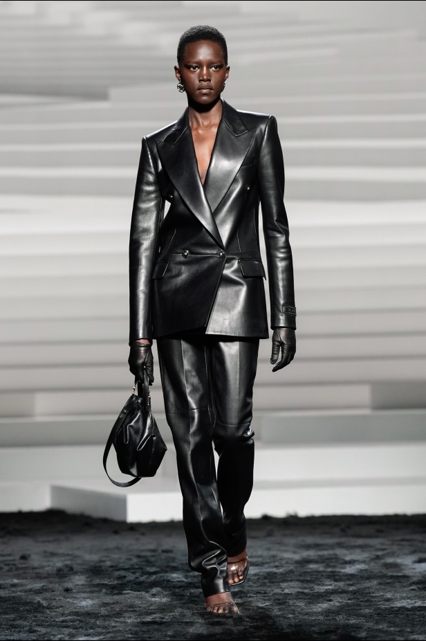 مجموعة Versace لخريف وشتاء 2024- 2025