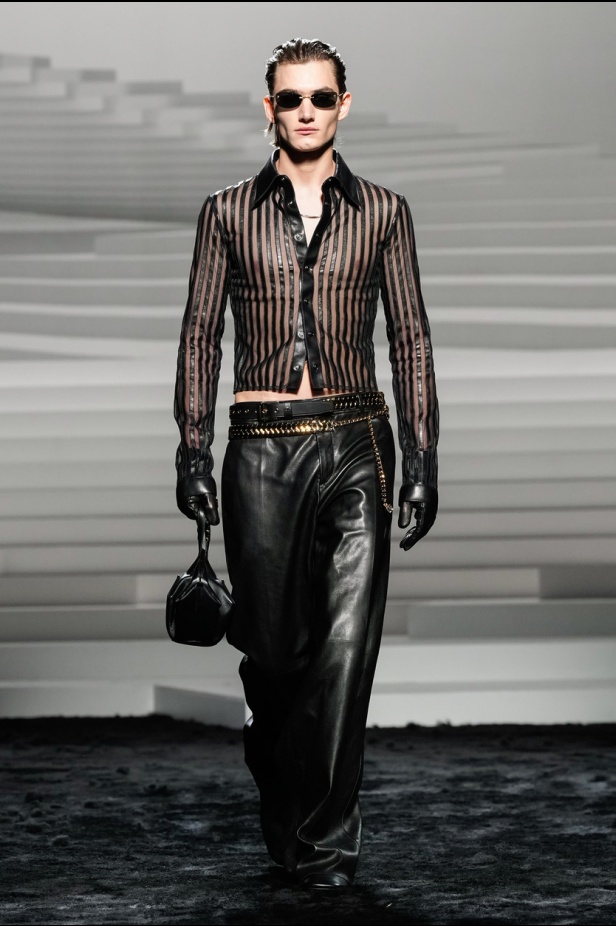 مجموعة Versace لخريف وشتاء 2024- 2025