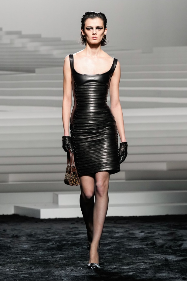 مجموعة Versace لخريف وشتاء 2024- 2025