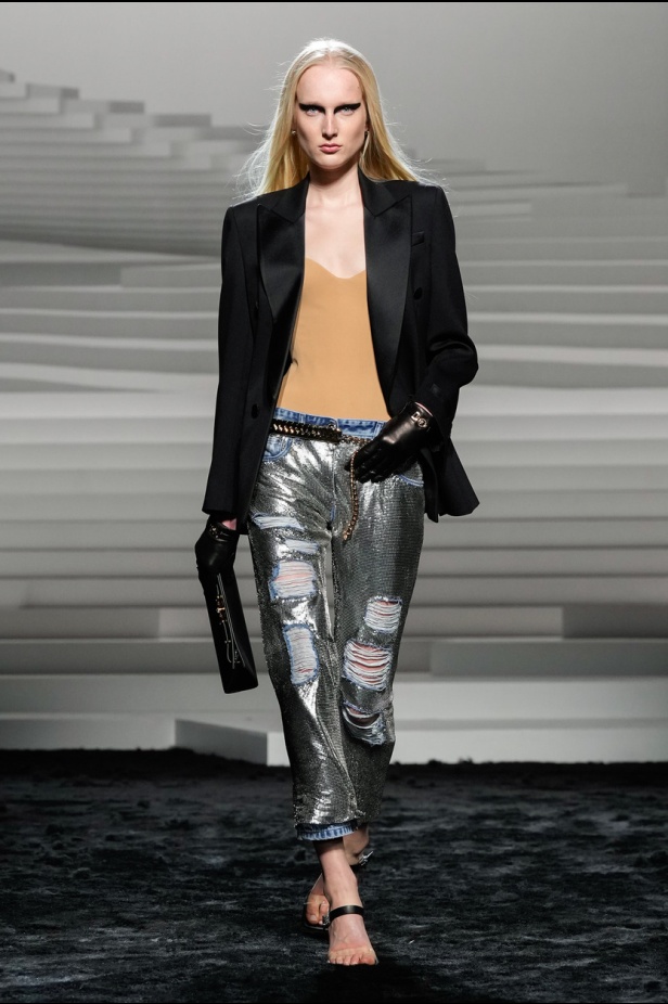 مجموعة Versace لخريف وشتاء 2024- 2025