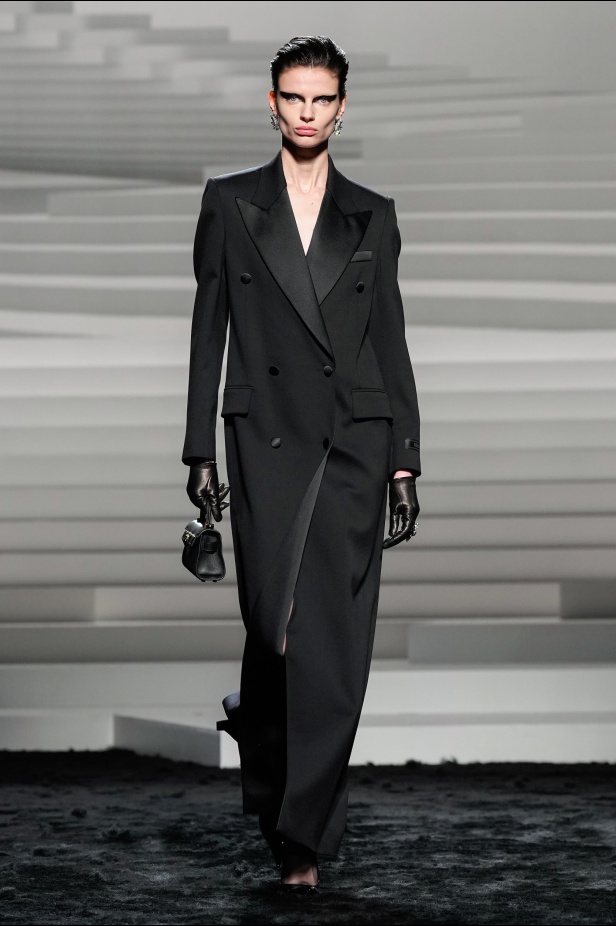 مجموعة Versace لخريف وشتاء 2024- 2025