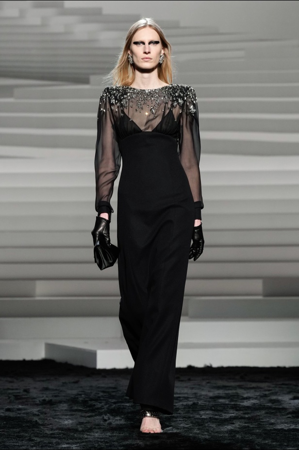 مجموعة Versace لخريف وشتاء 2024- 2025