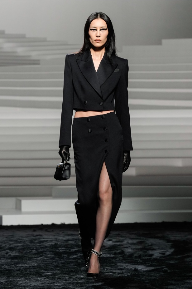 مجموعة Versace لخريف وشتاء 2024- 2025