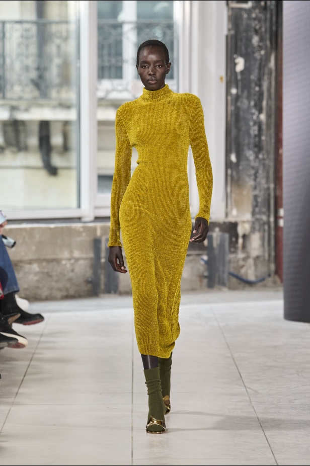 مجموعة Akris تلاعب في الضوء وعملية في التصاميم