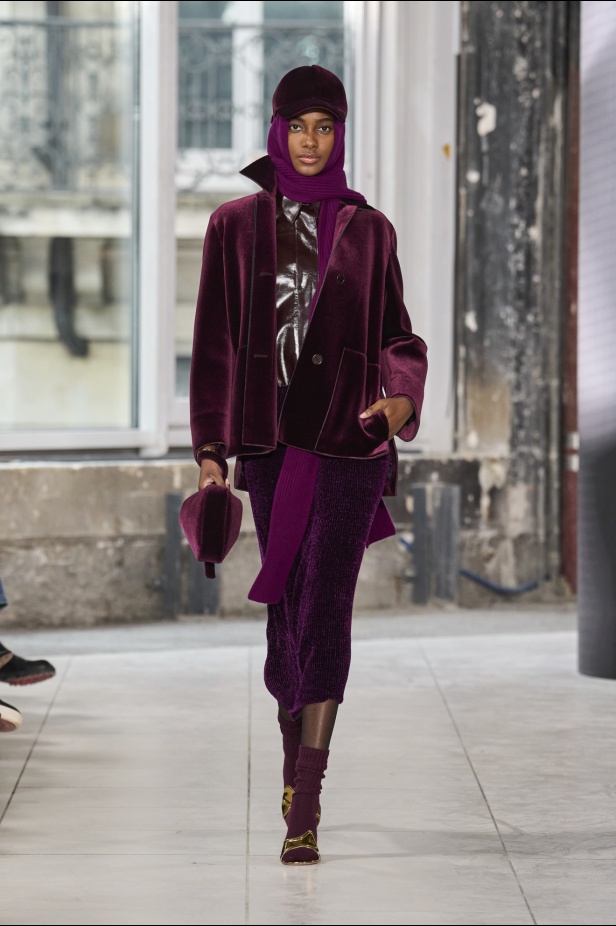 مجموعة Akris تلاعب في الضوء وعملية في التصاميم