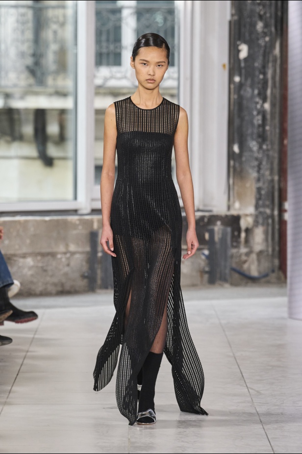 مجموعة Akris تلاعب في الضوء وعملية في التصاميم