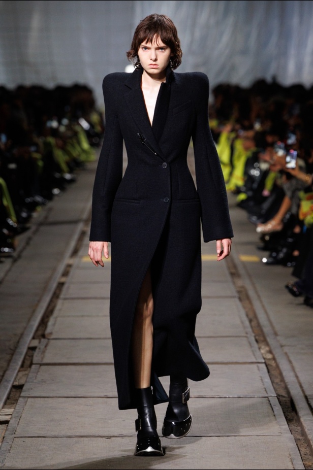 مجموعة Alexander McQueen لخريف 2024