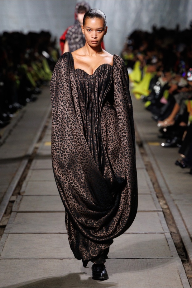 مجموعة Alexander McQueen لخريف 2024